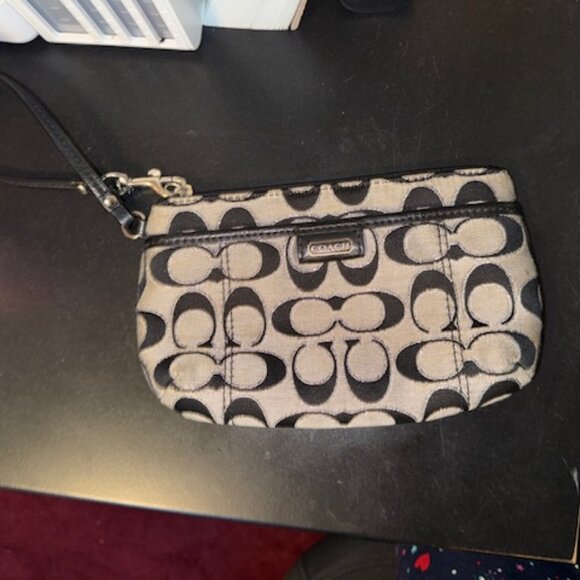 Coach Vintage Signature Logo Wirstlet - Picture 1 of 4
